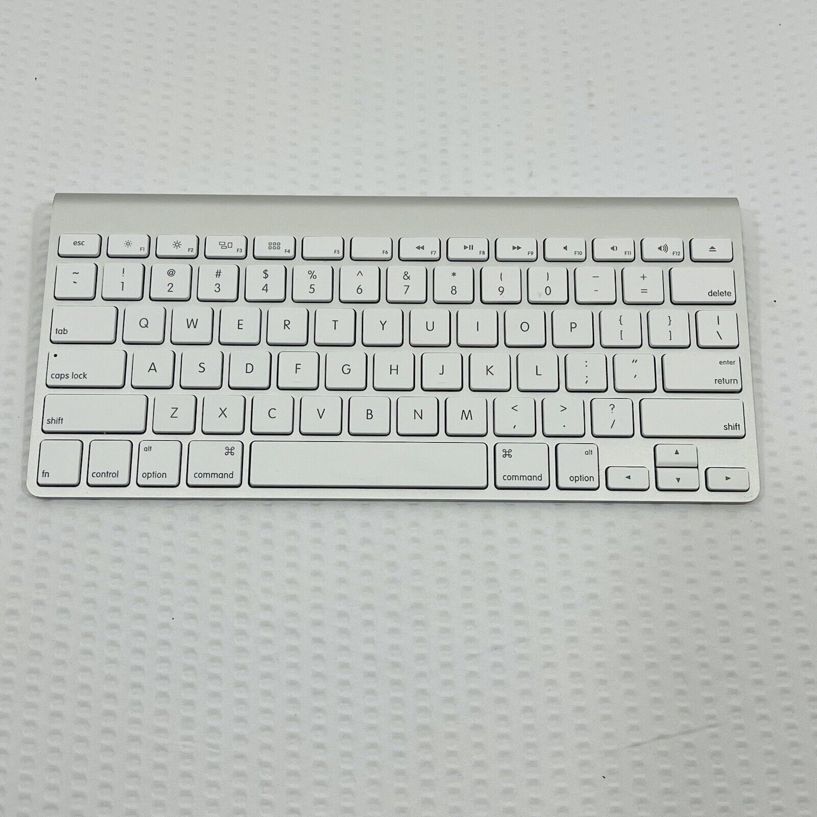 Apple Wireless Keyboard White Aluminum A1314 Bluetooth Tested Works