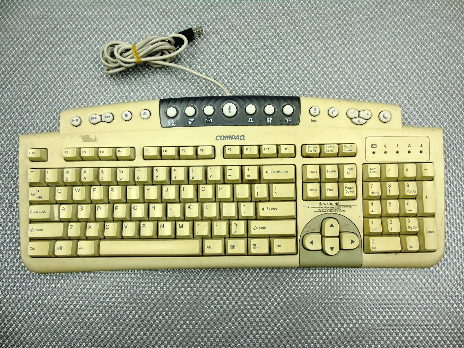 Vintage Compaq  Desktop USB Keyboard Beige  - 179355-007, 180190-007