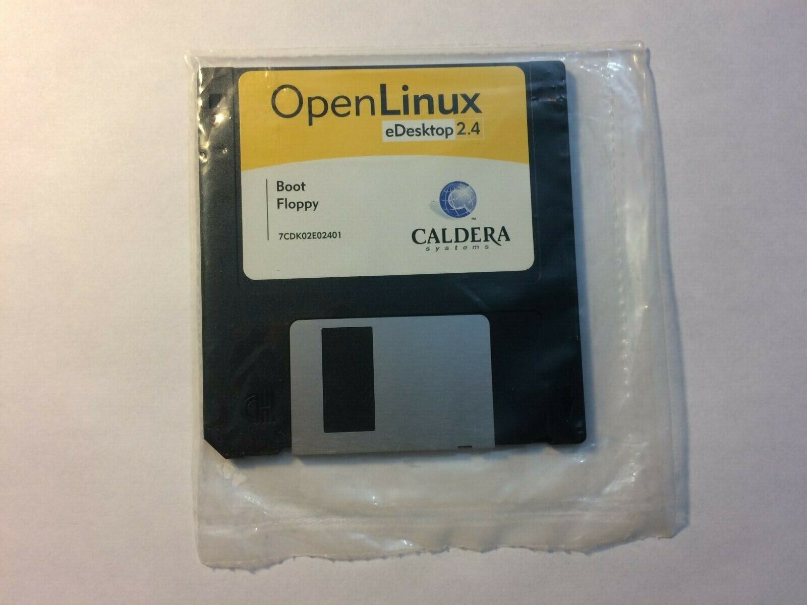 Caldera OpenLinux eDesktop 2.4 - CD ROMs (2000 edition) and Floppy Disk