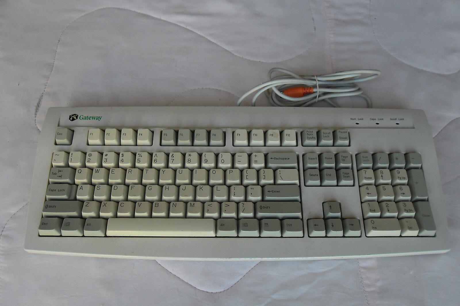 Vintage Gateway Keyboard 7001628 in Excellent Condition