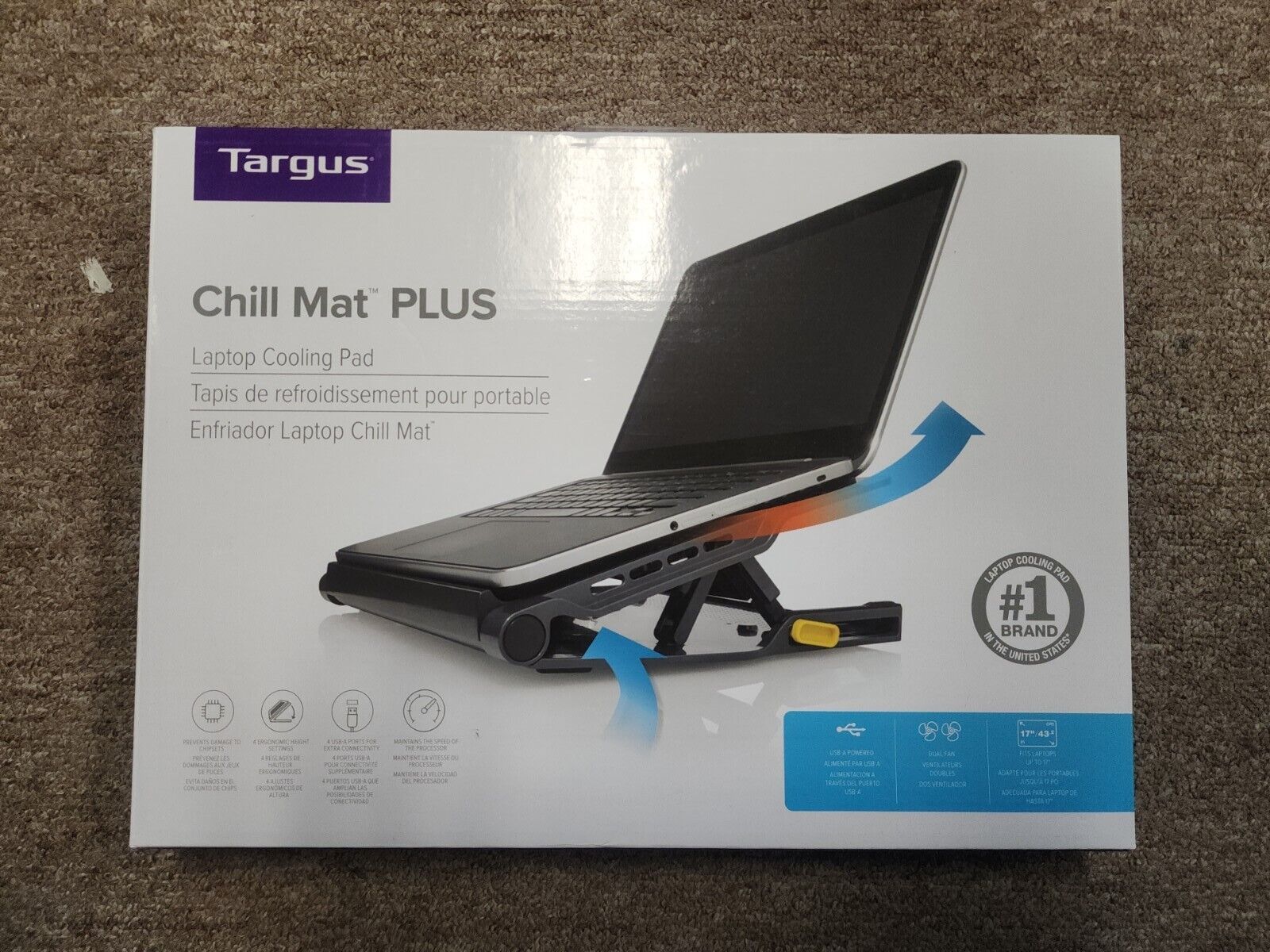Targus AWE81US 17 Chill Mat Plus+ With 4-Port Hub