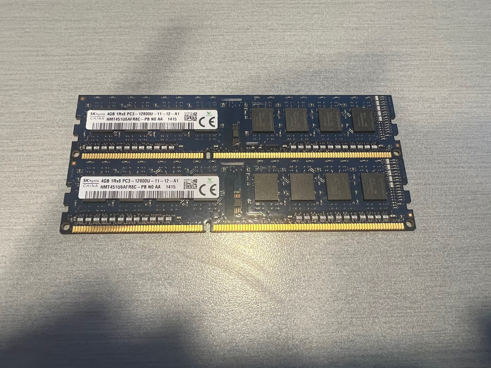 8 GB (2 x 4GB) SK Hynix HMT451U6AFR8C-PB DDR3 DDR3 1600MHz PC3-12800 RAM