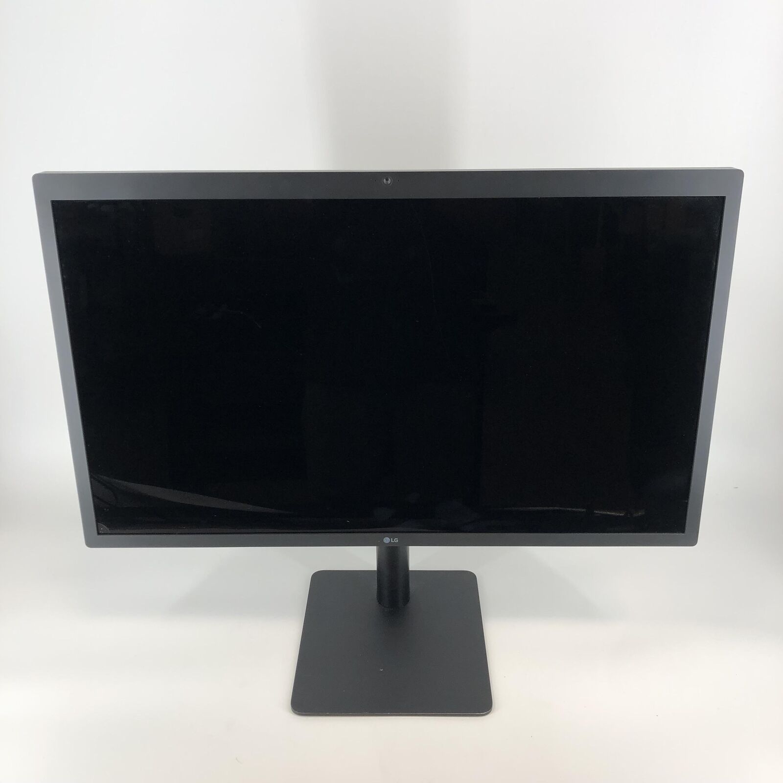 LG Ultrafine 5K 27in 5K (5120 x 2880) - Good Condition - Pink Hue