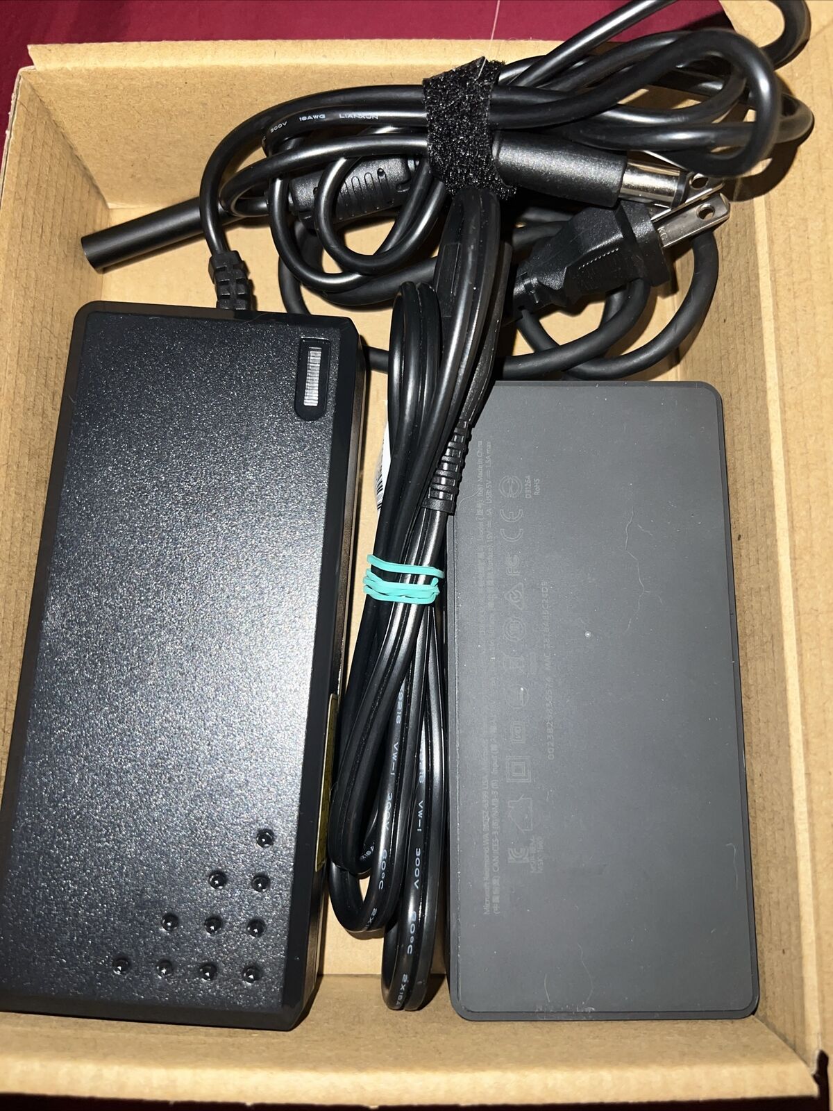 (1x) Genuine Microsoft Docking Station Surface/Pro Model:1661 With AC Adapter