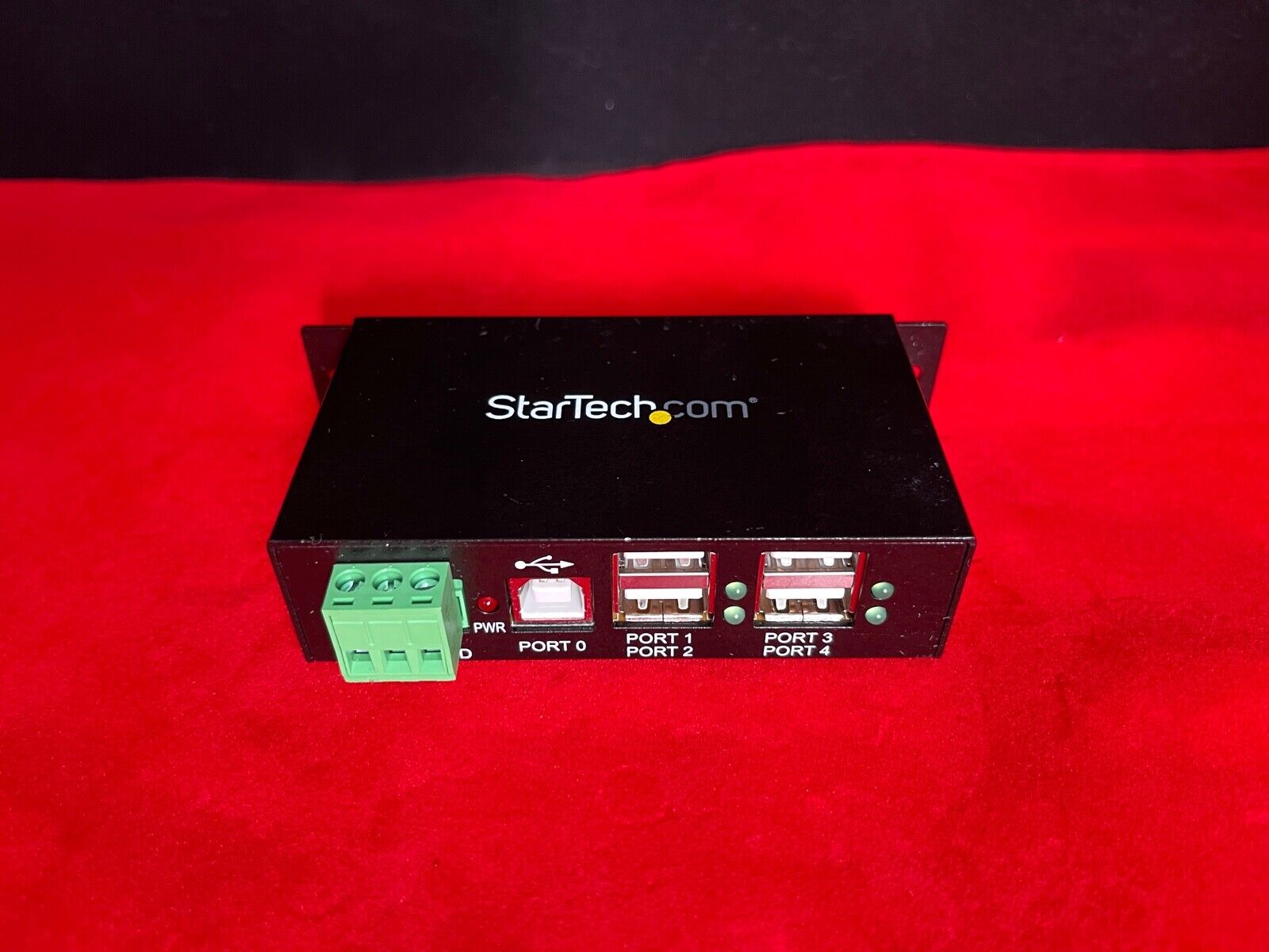 StarTech.com  (ST4200USBM) 4-Ports USB 2.0 DIN Rail Mountable Hub