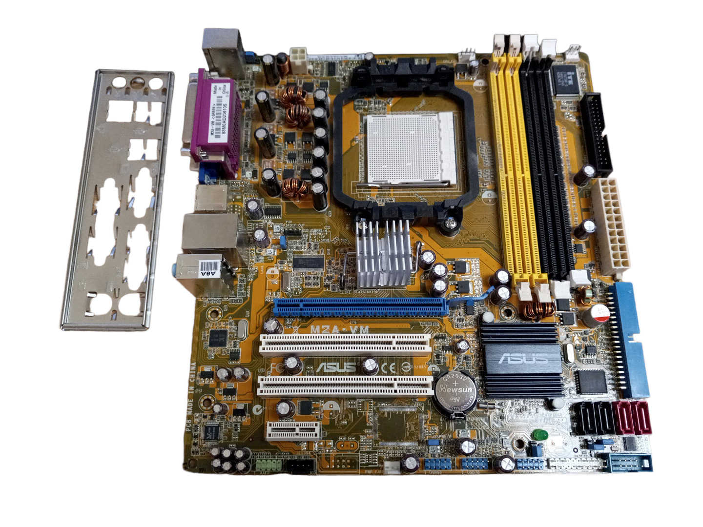 Asus M2A-VM Rev: 1.01G AMD AM2 DDR2 microATX Desktop Motherboard