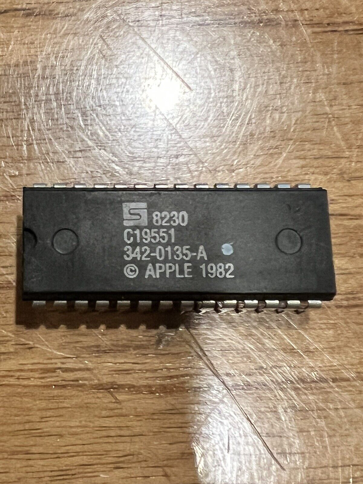 Vintage Original Apple IIe CD ROM 342-0135 (B)  1982