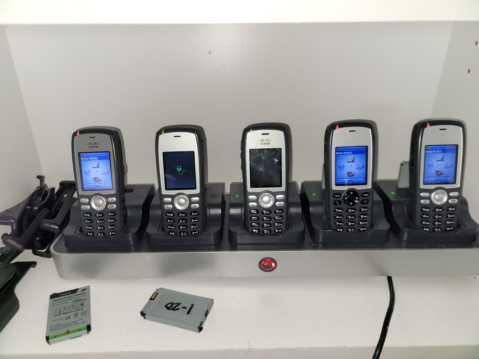 Lot of 5 Cisco 7925 Wireless Phones CP-7925G W/ Z-Cover Base TESTED