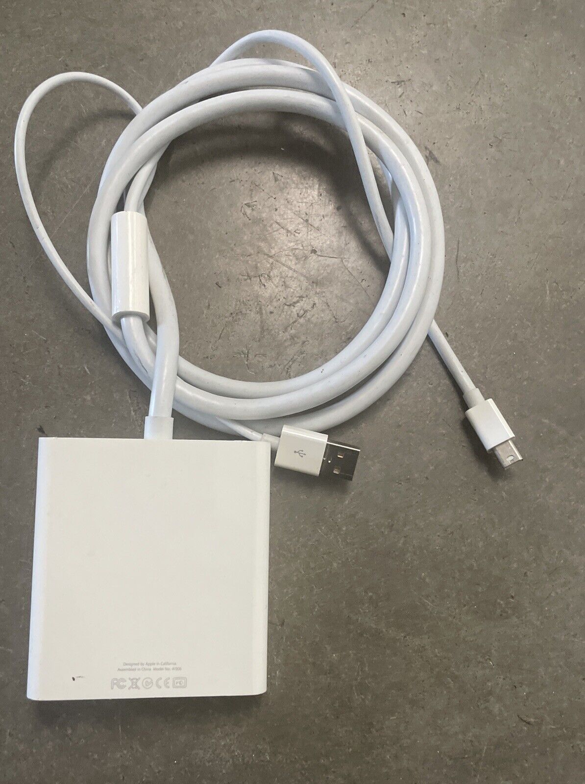 Apple A1306 Mini DisplayPort to Dual-Link DVI Adapter connector cable