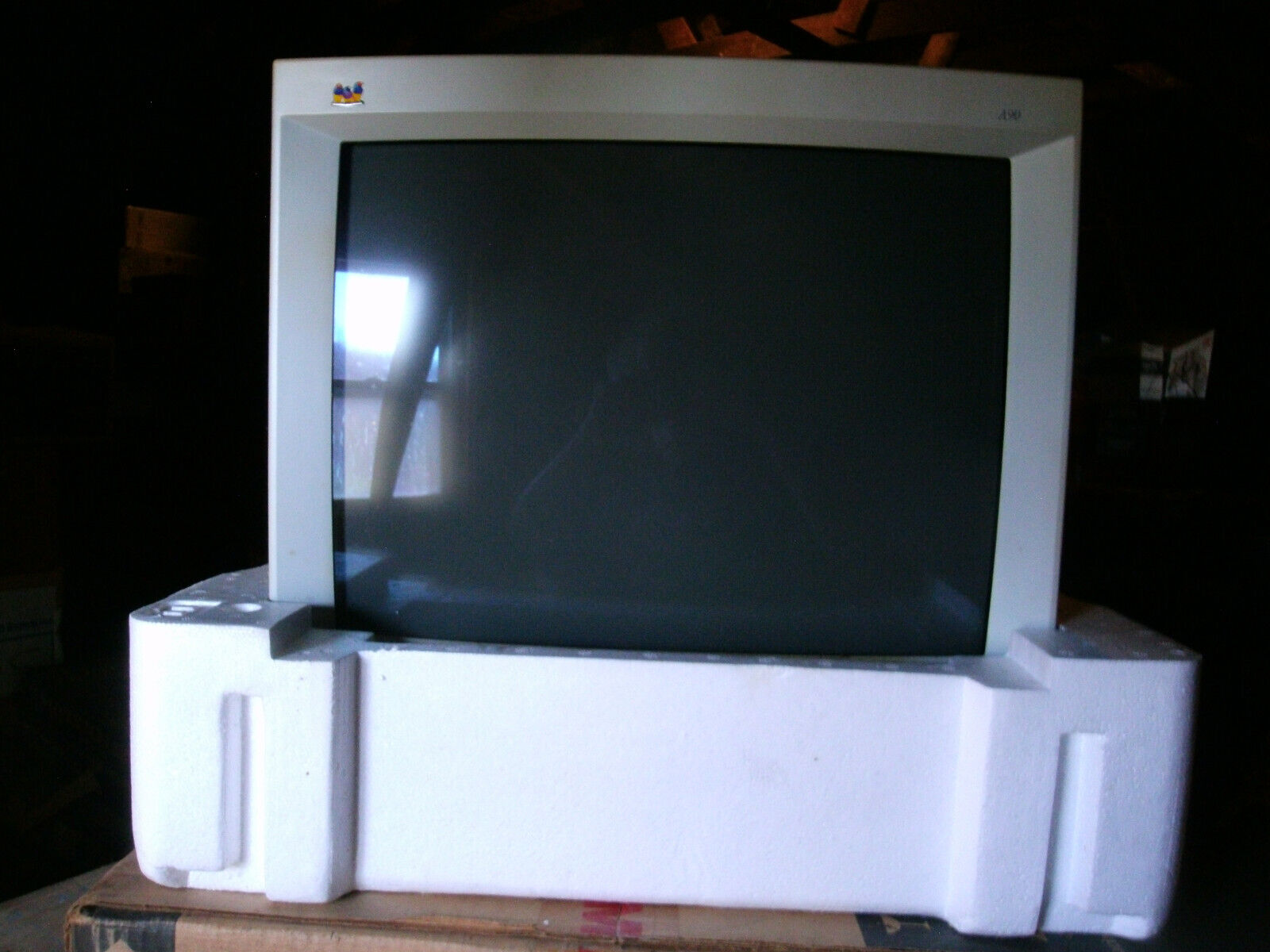 RETRO GAMING ViewSonic A90 19” CRT Monitor, Orig Box,  1600 x 1280 res, pristine