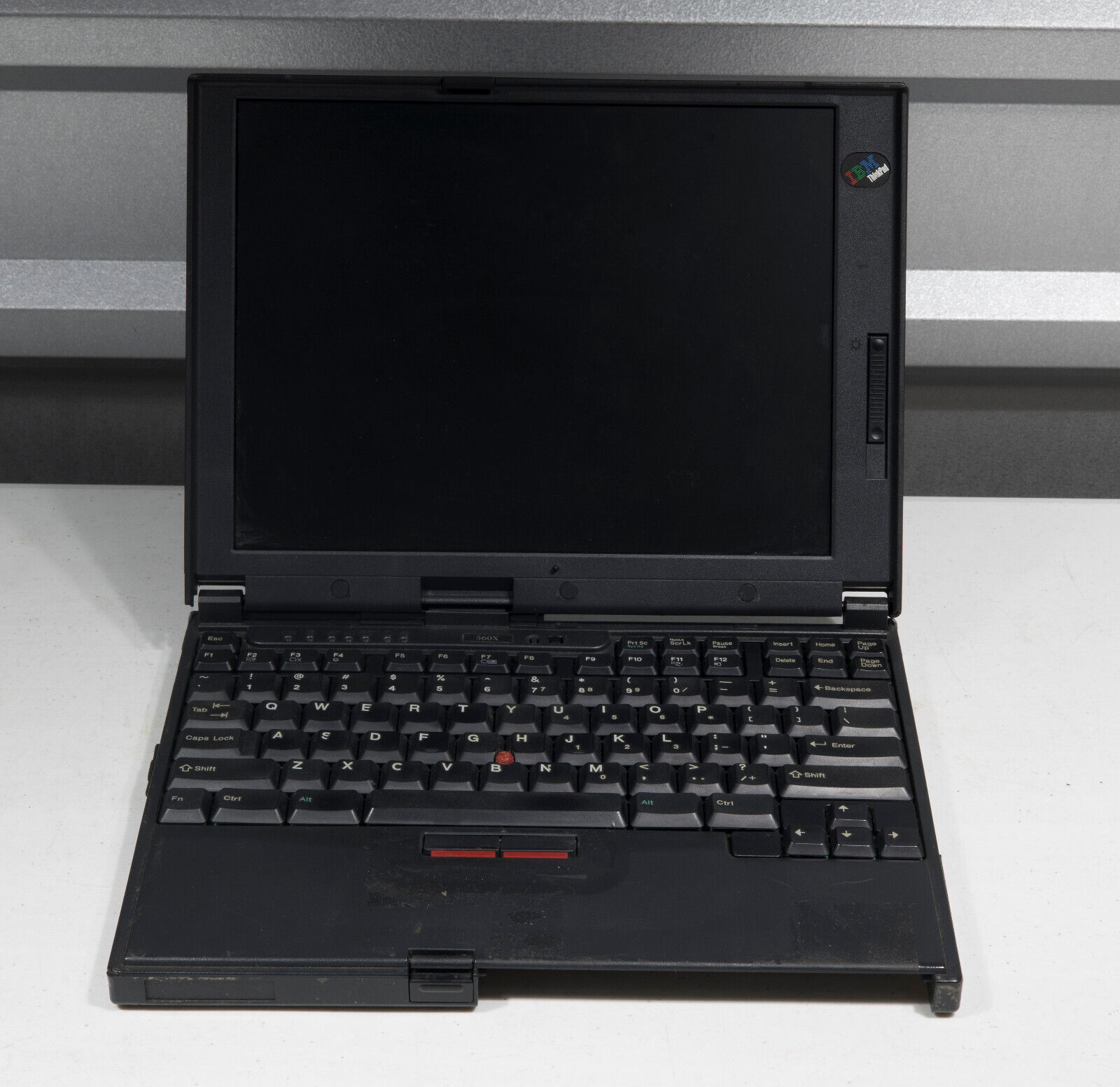Vintage IBM ThinkPad 560X 2640-60U Pentium 233MHz MMX 32MB parts/repair 2792C