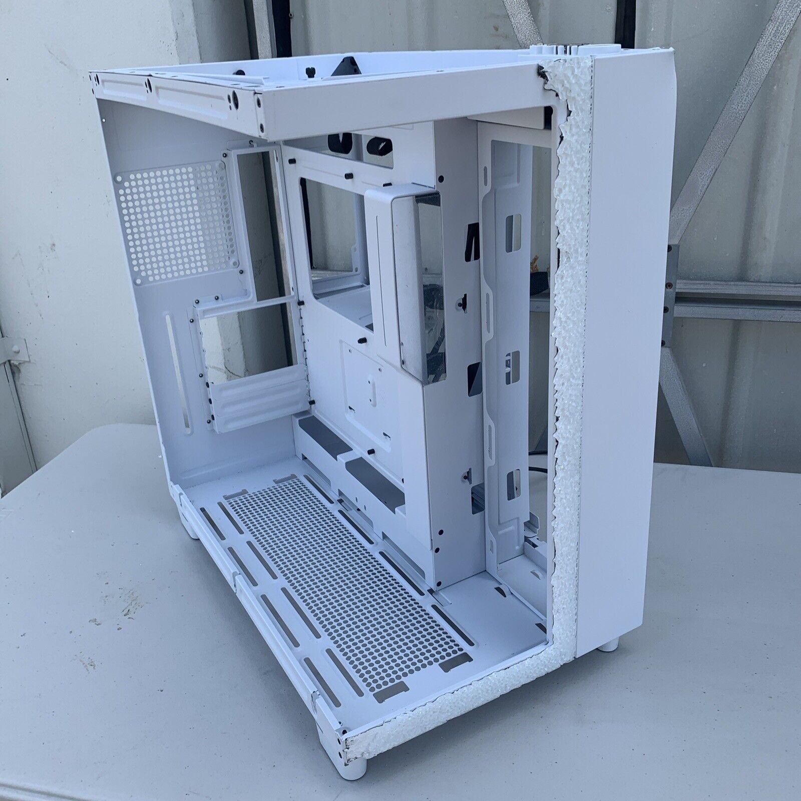 -NZXT H9 Flow Mid Tower Case（brkn panel/no fans)