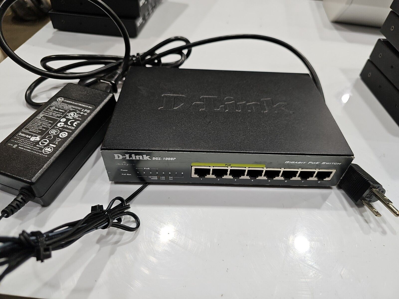 D-Link DGS-1008P 8-Port Gigabit Desktop PoE Switch with power cord