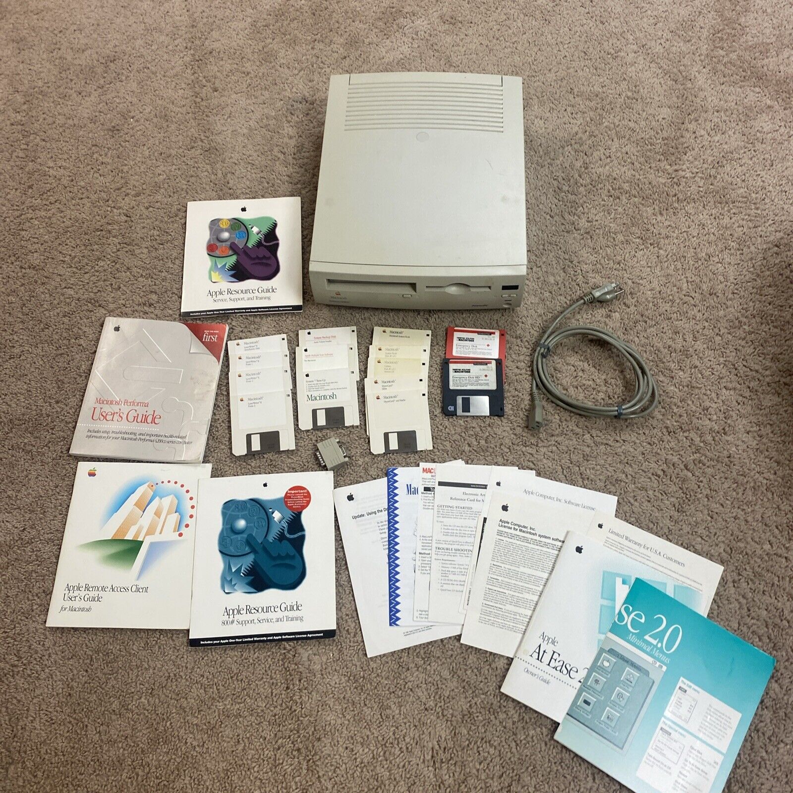 Apple Macintosh Performa 6200CD Computer And Books, Disks- Powers Up.