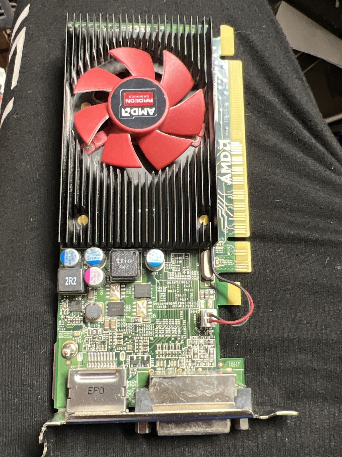 AMD Radeon R5 340X OEM 2GB GDDR3 PCIE x8 GRAPHICS CARD 109-C87051-00 (LOT of 4x)