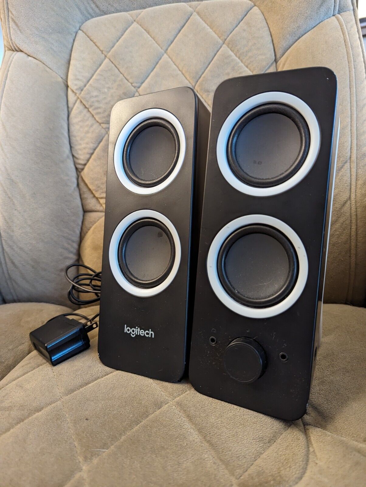 Logitech Z200 10W Multimedia Speakers with Stereo Sound - 2-Piece - Black