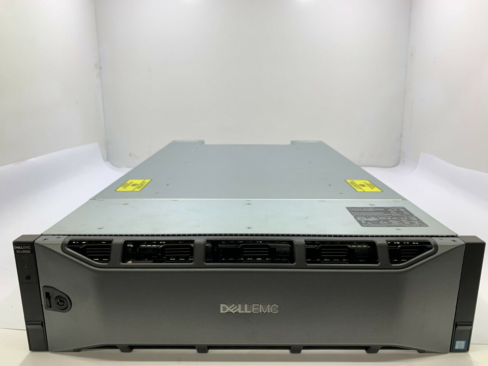 Dell EMC SCv3020 3U 30-Bay SFF 44TB FC Storage Array 