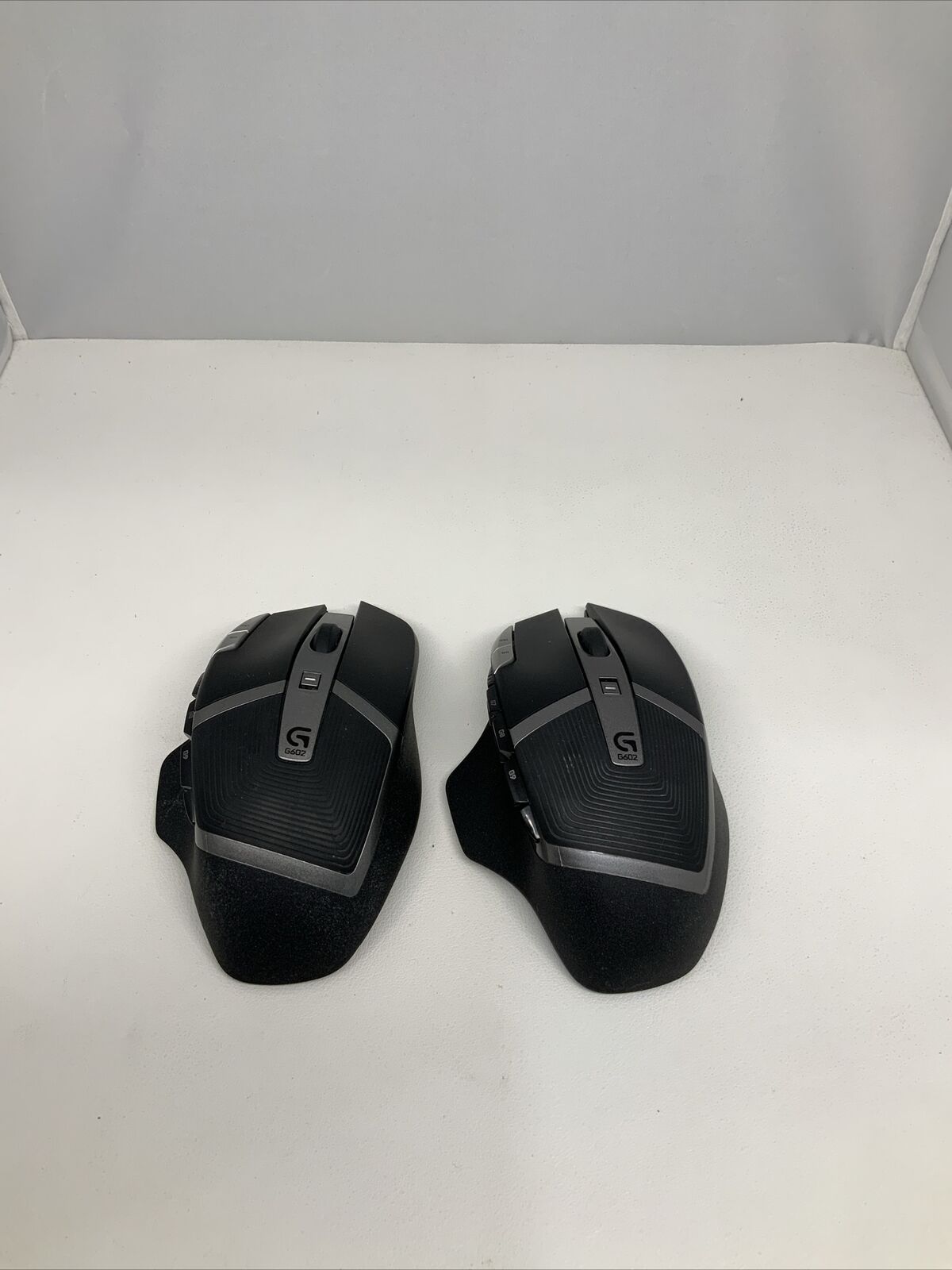 Logitech G602 Wireless Gaming Mouse (No dongle/cable) FOR PARTS read description