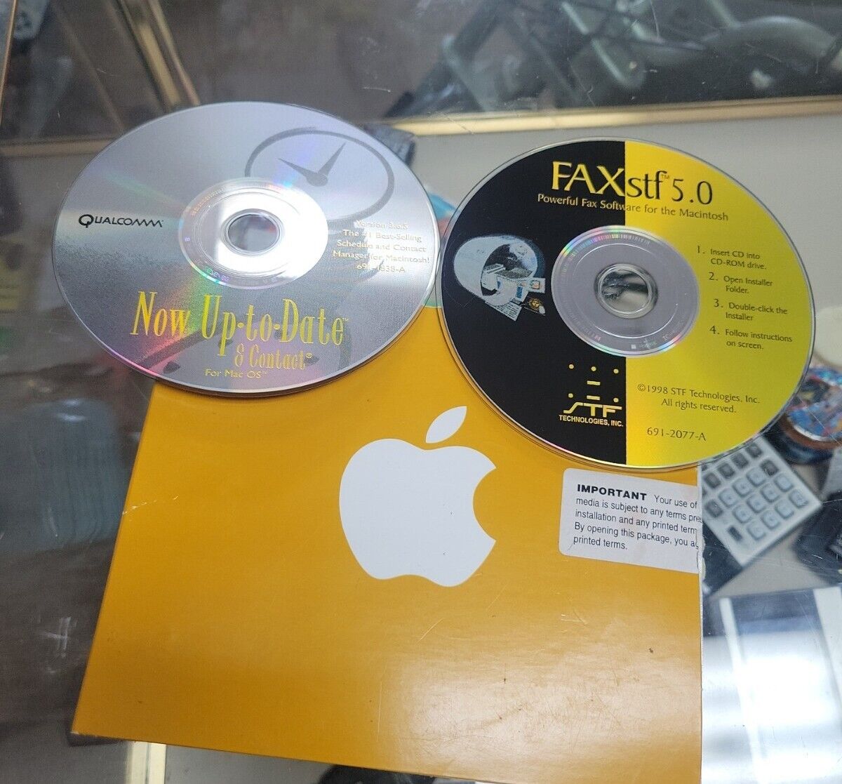 2 Vintage Apple MacBook CDs Now Up To Date 3.6.5 / Faxstf 5.0/ & Apple CD Holder