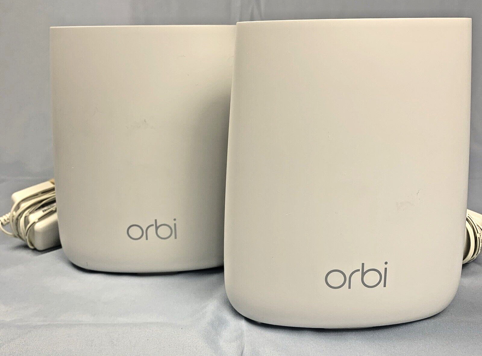 NETGEAR Orbi RBR20 Router with RBS20 Satellite Wifi (White) With Power Cords