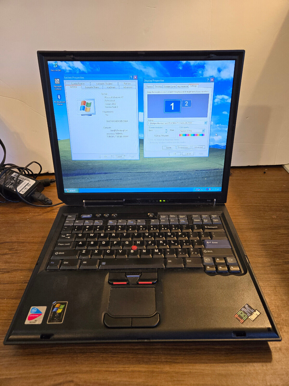 IBM Thinkpad R40 Laptop Pentium M 1.40GHz 1GB DDR 40GB HDD Radeon 7500 XP Office