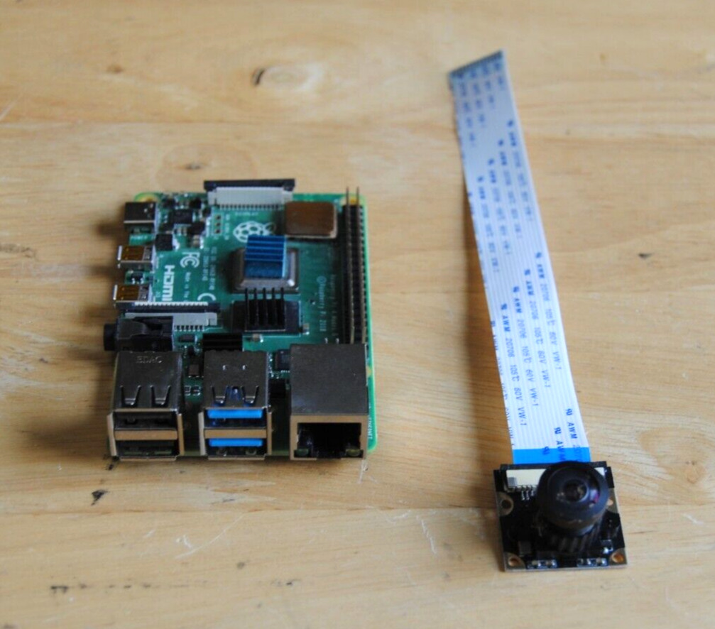 Raspberry Pi 4 Model B - 4 GB RAM - 5.1V 3A USB-C Power Supply - 16 GB MicroSD