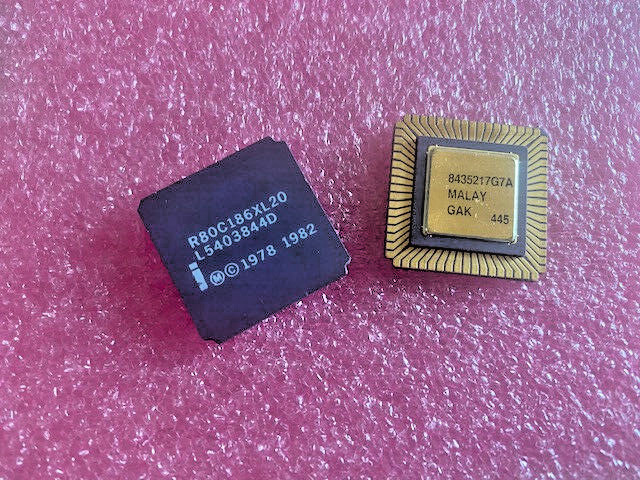 Vintage R80C186XL20 CPU INTEL LCC-68 (CLCC-68) R80C186XL20 COLLECTABLE