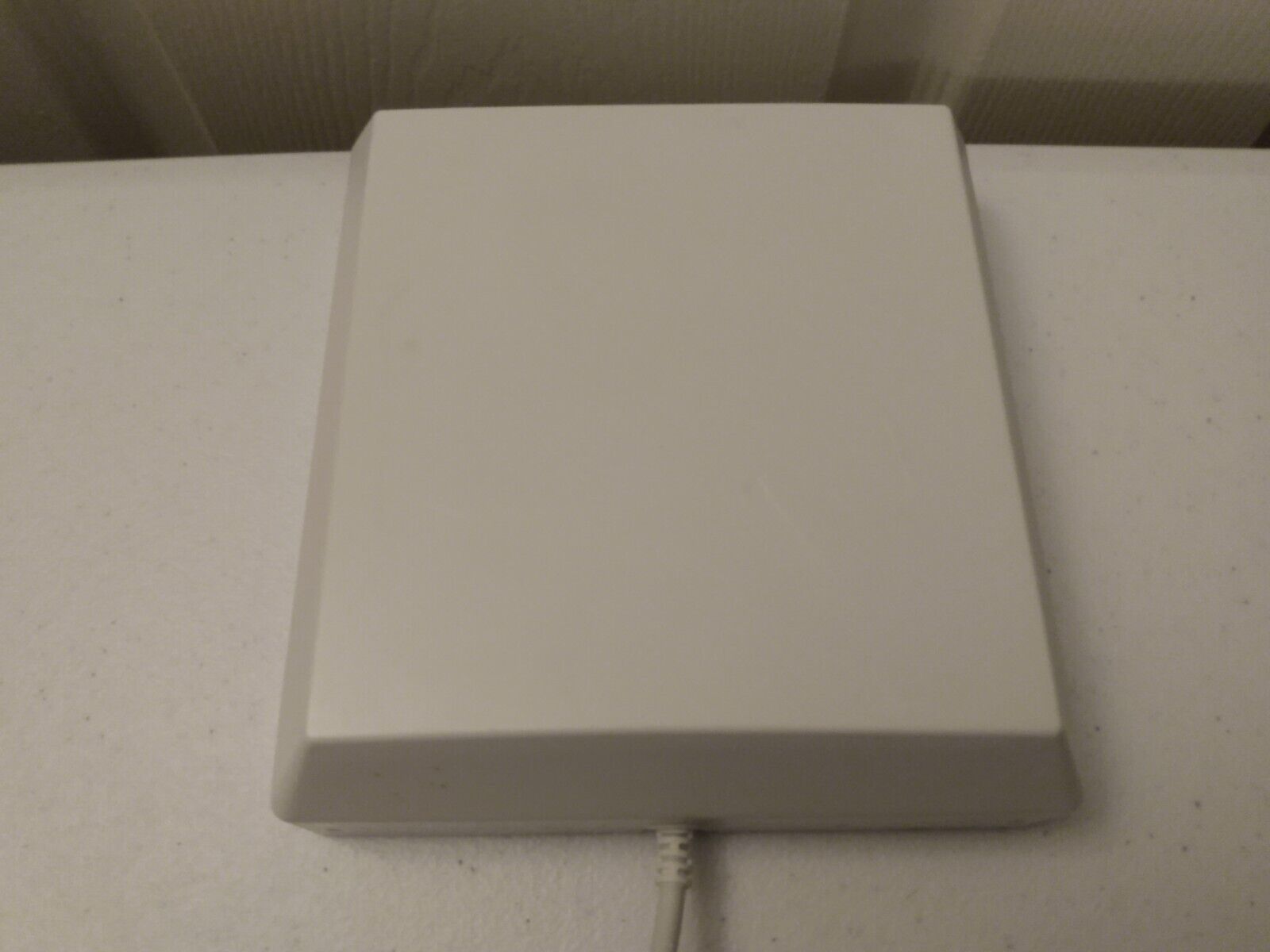 HiBoost Indoor Wide Band Panel Antenna HPTIDP-0727-07NF1 7/9dBi 698-2700MHz Used