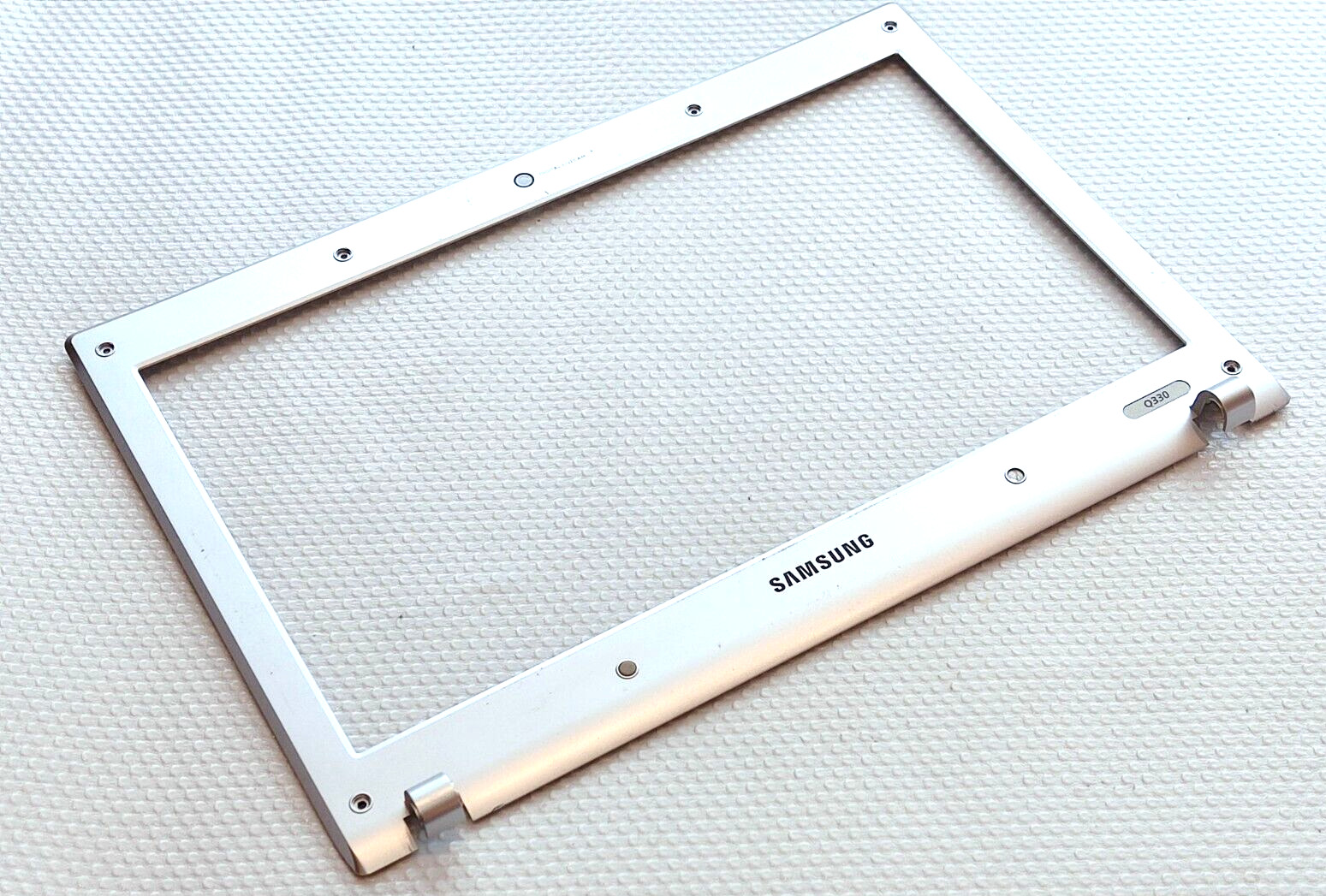 ☆ Samsung NP-Q330 Laptop Series Silver LCD Screen Bezel Front Cover Frame Used