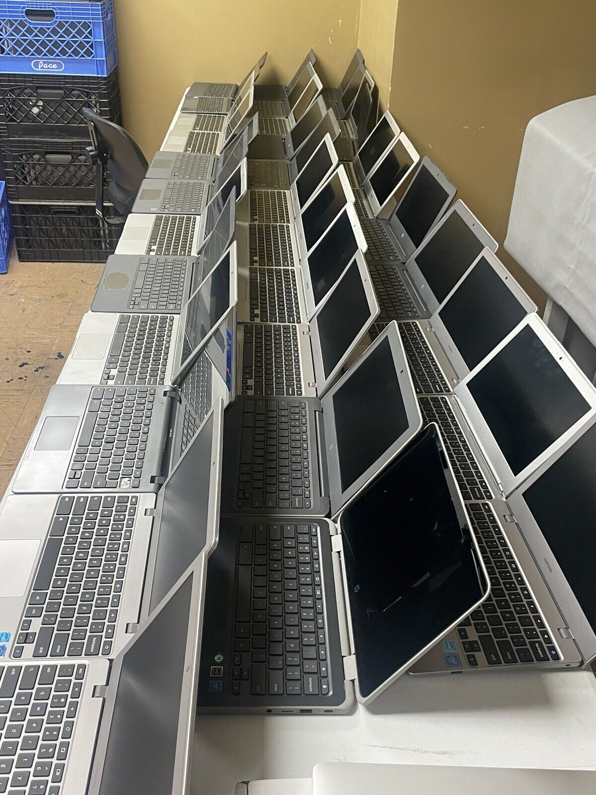 A Lot Of 15 PCs HP Chromebook  11.6 inch Samsung And Mixed Working Condition