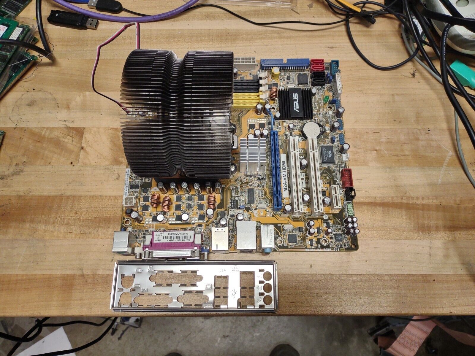ASUS M2A-VM Motherboard W/AMD X2 64 3800+ CPU+Cooler Onboard DVI 