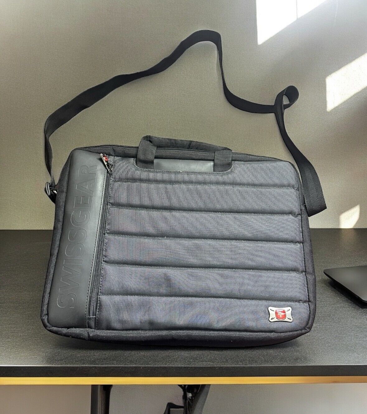 Swiss Gear Wenger Messenger Shoulder Bag Tablet Laptop Briefcase Travel Business
