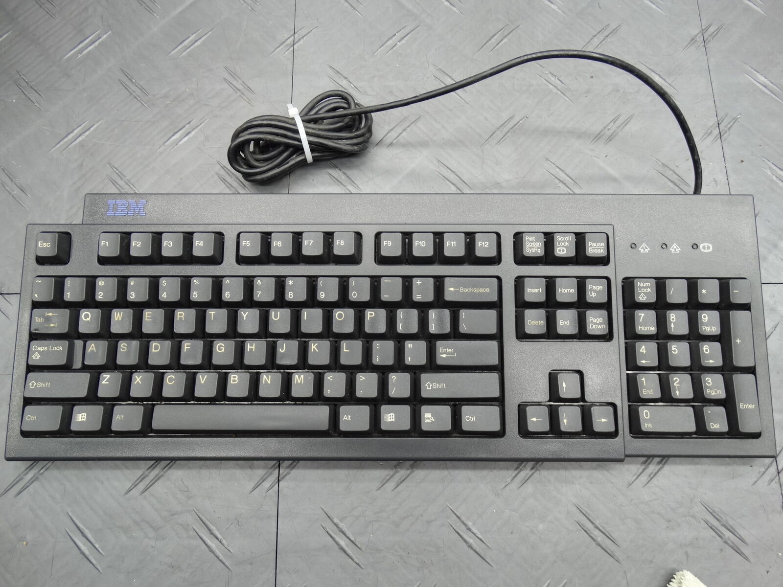 IBM PS/2 Wired Keyboard KB-9910 Standard Tested Vintage (2 Depressed Keys)