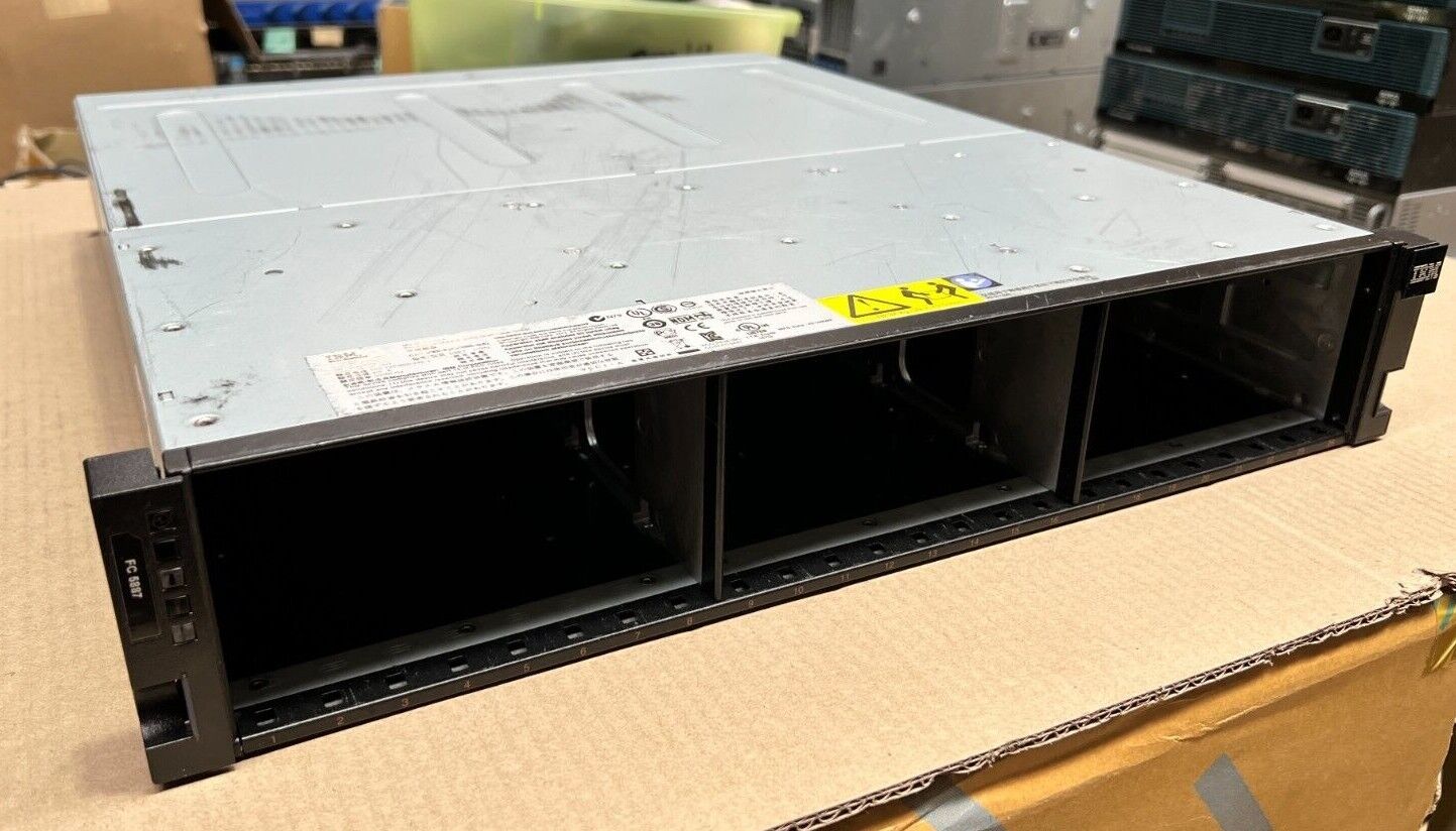 IBM FC 5887 Enclosure Chassis 98Y3807 00E6077 with 2x 74Y9480 Controller Modules