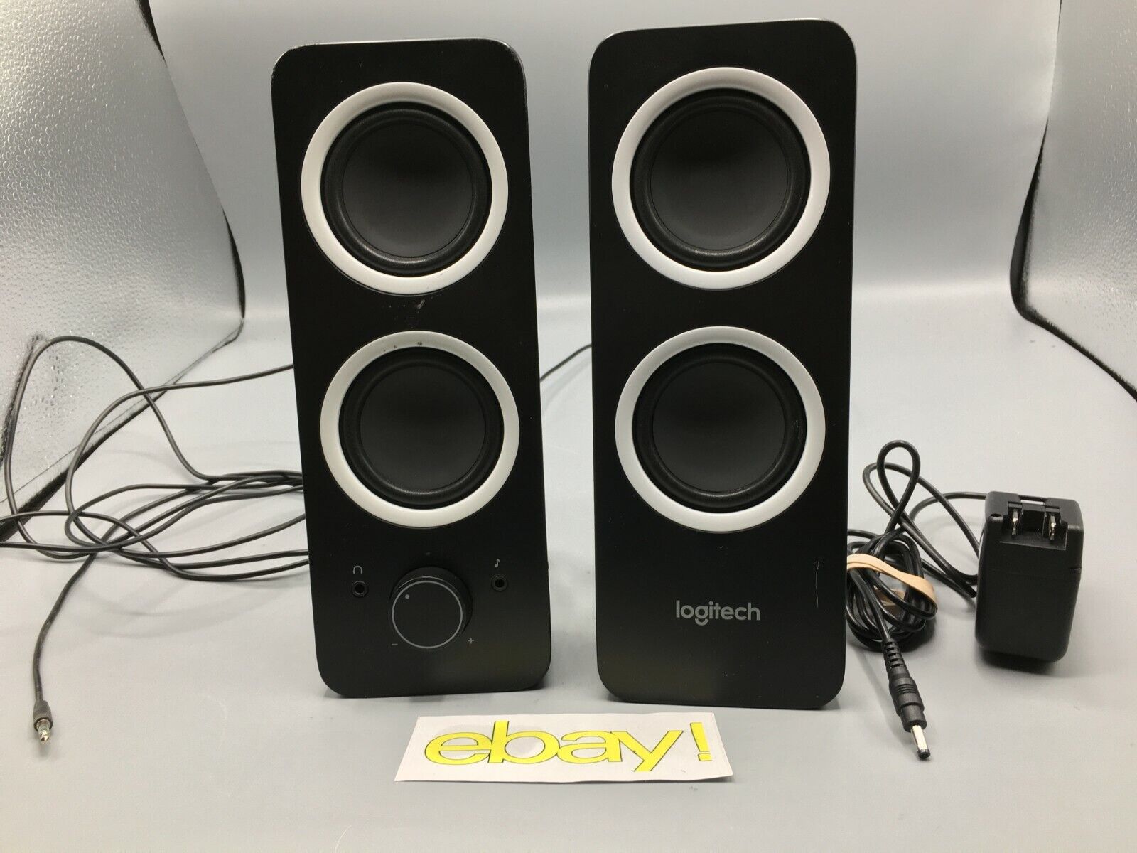 Logitech Z200 Wired Speakers (S-00135) (2-Piece) - Black with 