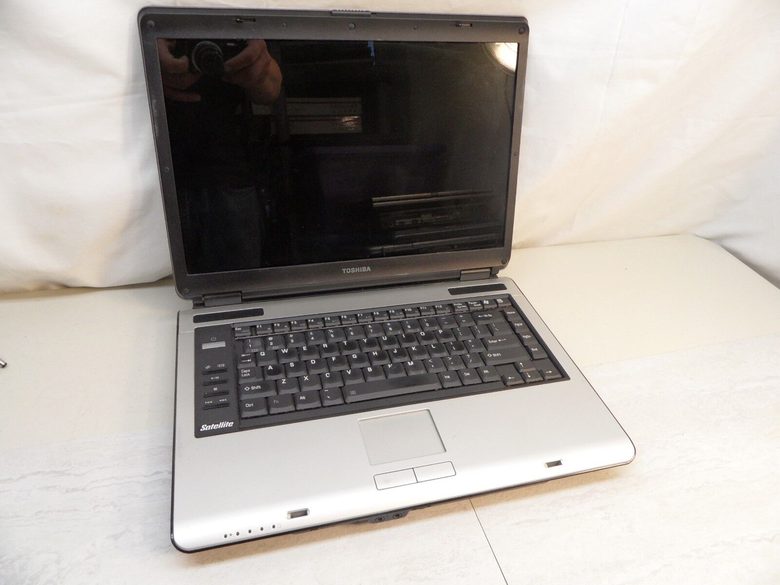Toshiba Satellite A135-S2356 Parts Laptop 1.6Ghz No Hard Drive Posted To Bios