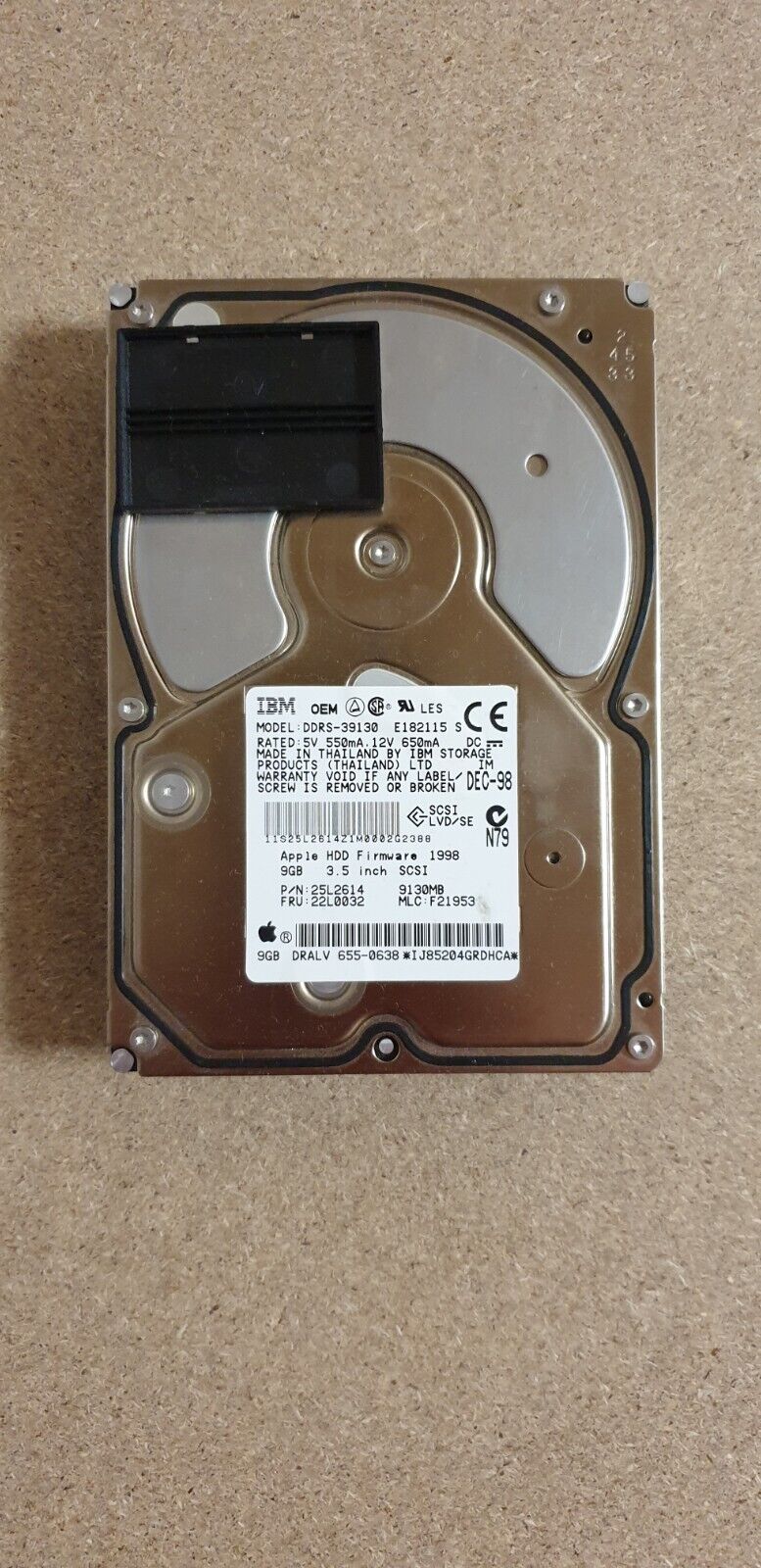 Hard drive IBM APPLE MODEL: DDRS-39130 5V 550mA. 12V 650mA. 9G 3.5inch SCSI. Mad