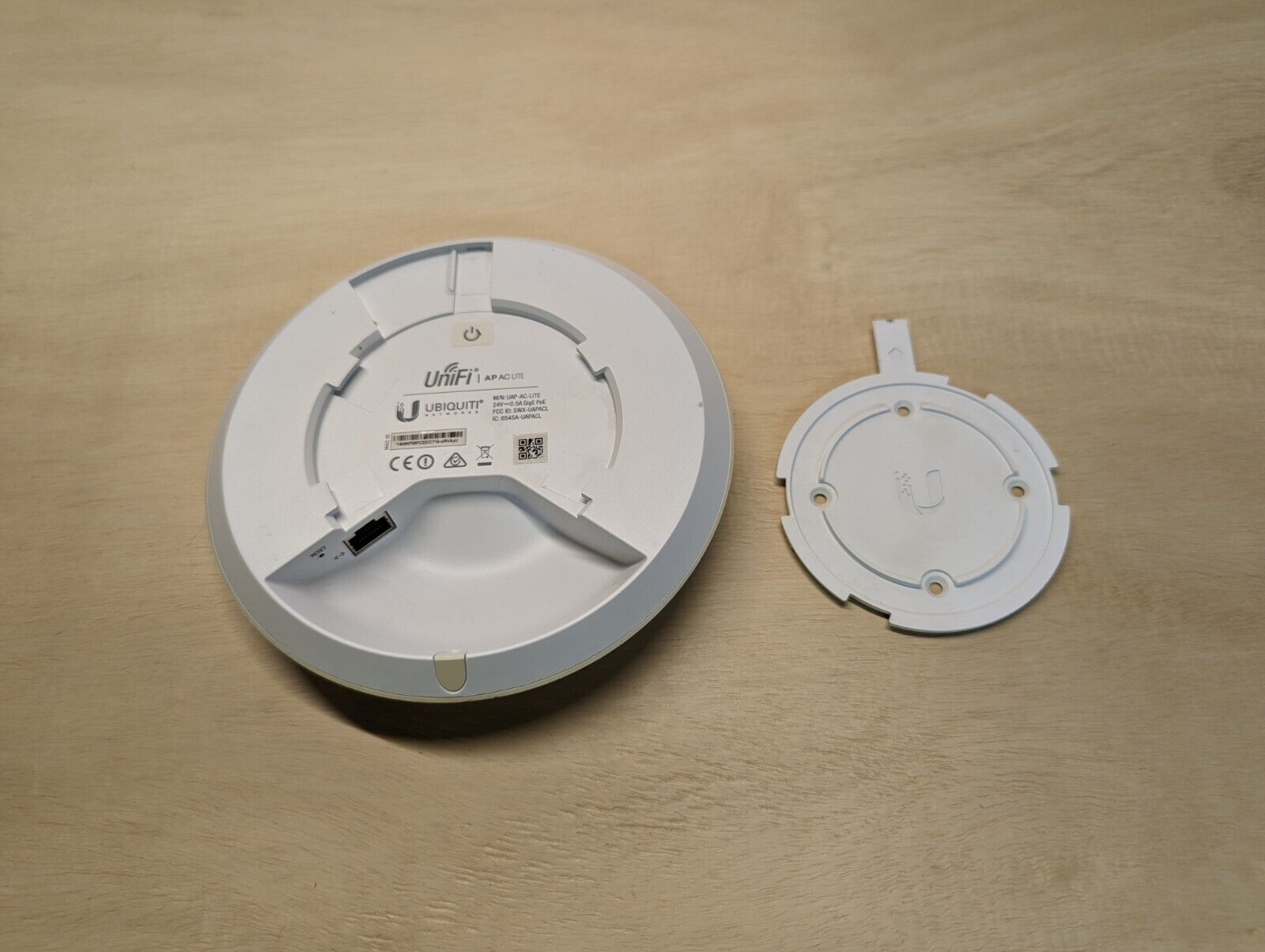 Ubiquiti UAP-AC-Lite Wireless Access Point Used Working Condition