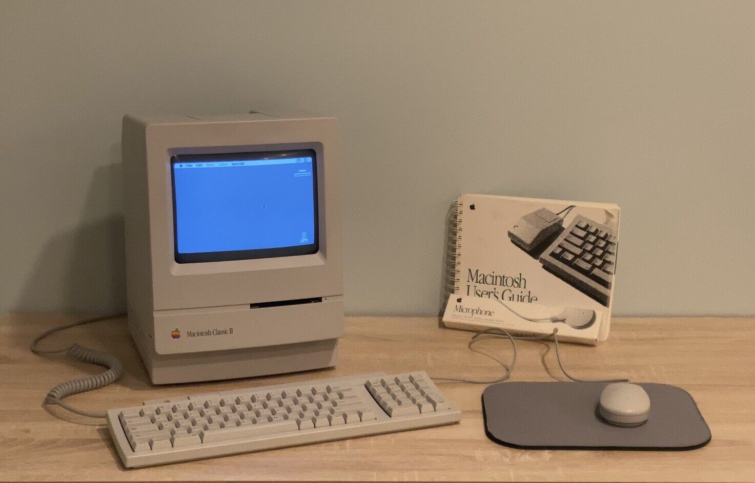 RECAPPED & RETROBRITED - Macintosh Classic II - 250MB HDD & 4MB RAM