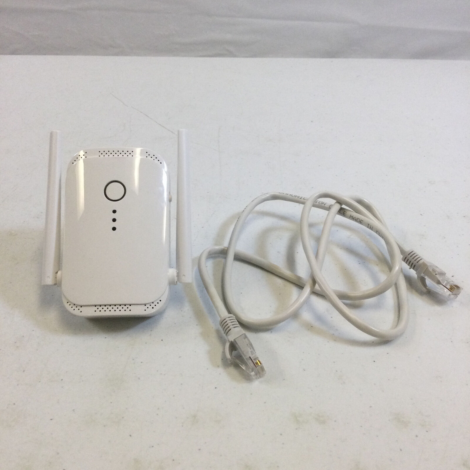 Macard N300 White Wireless High Speed WiFi Signal Range Booster Extender Used
