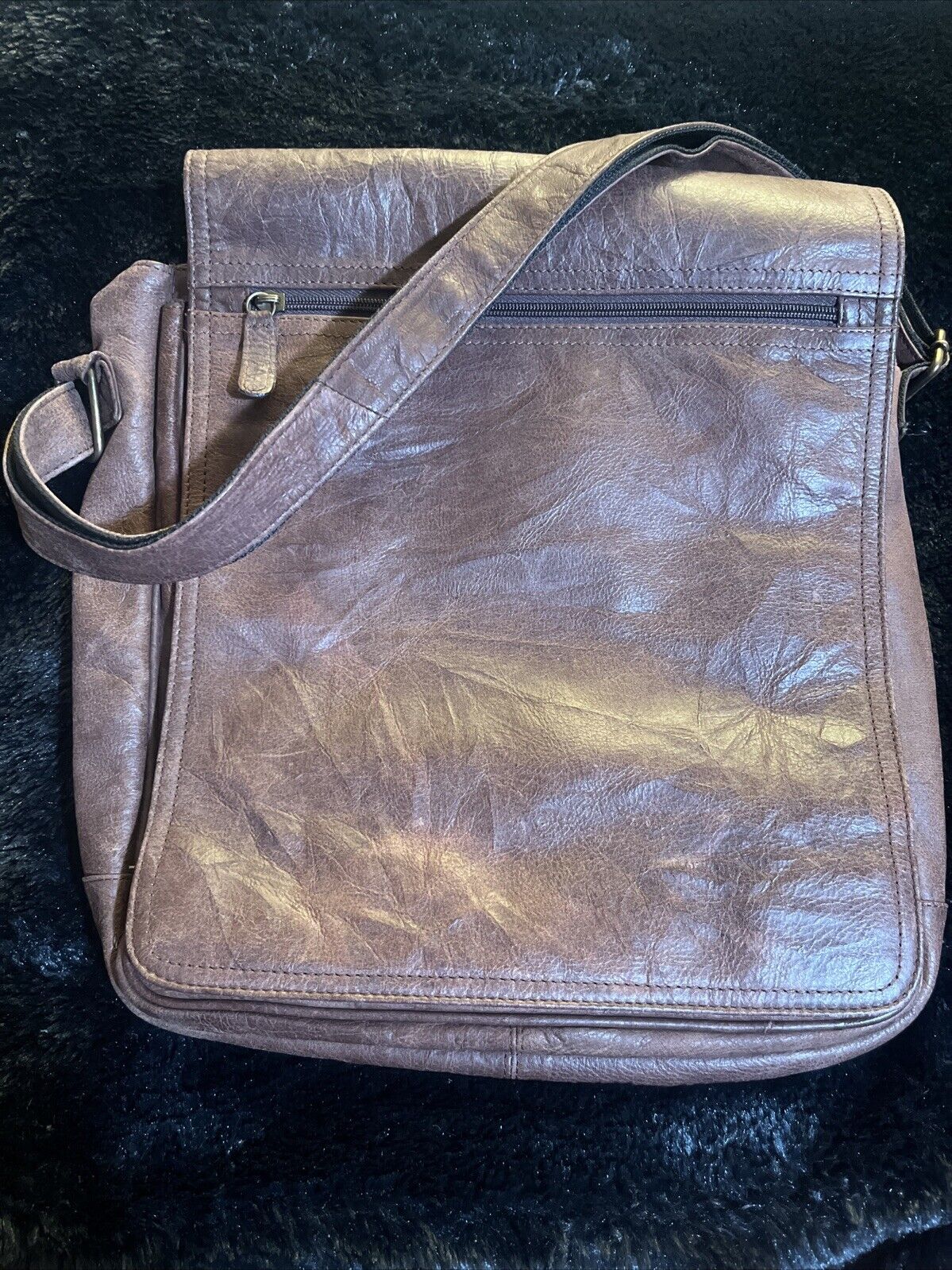 Wilsons Leather Crossbody Messenger Bag Carry On School College Business Unisex