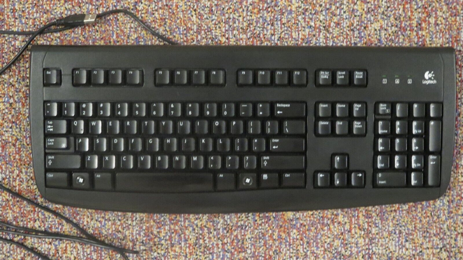 Logitech Deluxe 250 wired USB keyboard, black, 867675-0403, Looks New, Works