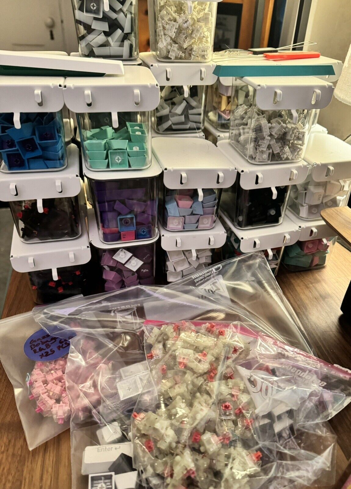 A LOT Of Keycaps Sets & Switches For Mechanical Keyboards