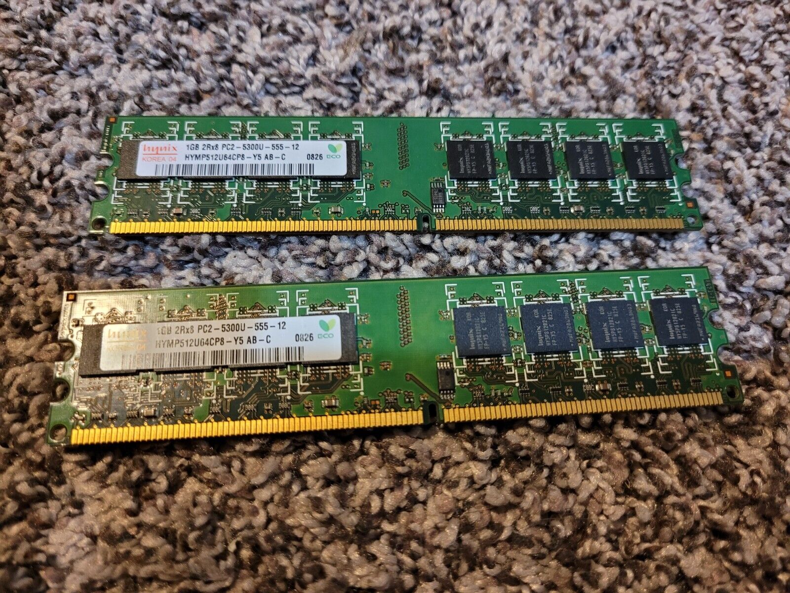 Quantity of Two 1G Hynix HYMP512U64CP8-Y5 AB-C PC2-5300U-555-12 RAM Sticks