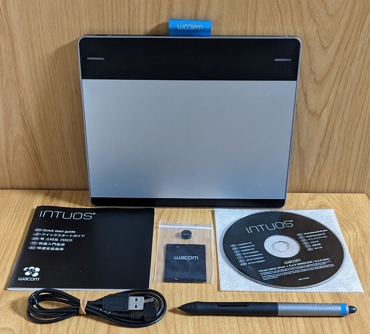 Wacom CTH-480 Intuos Small Creative Pen & Touch Tablet Full set