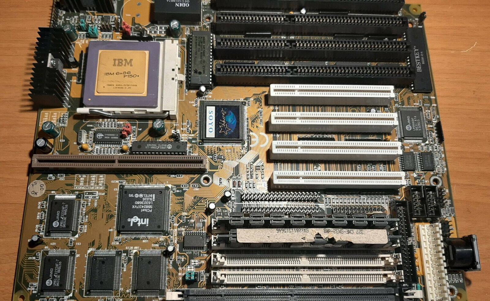 Soyo 5VA2 + IBM 6x86 P150+ + 16MB Ram