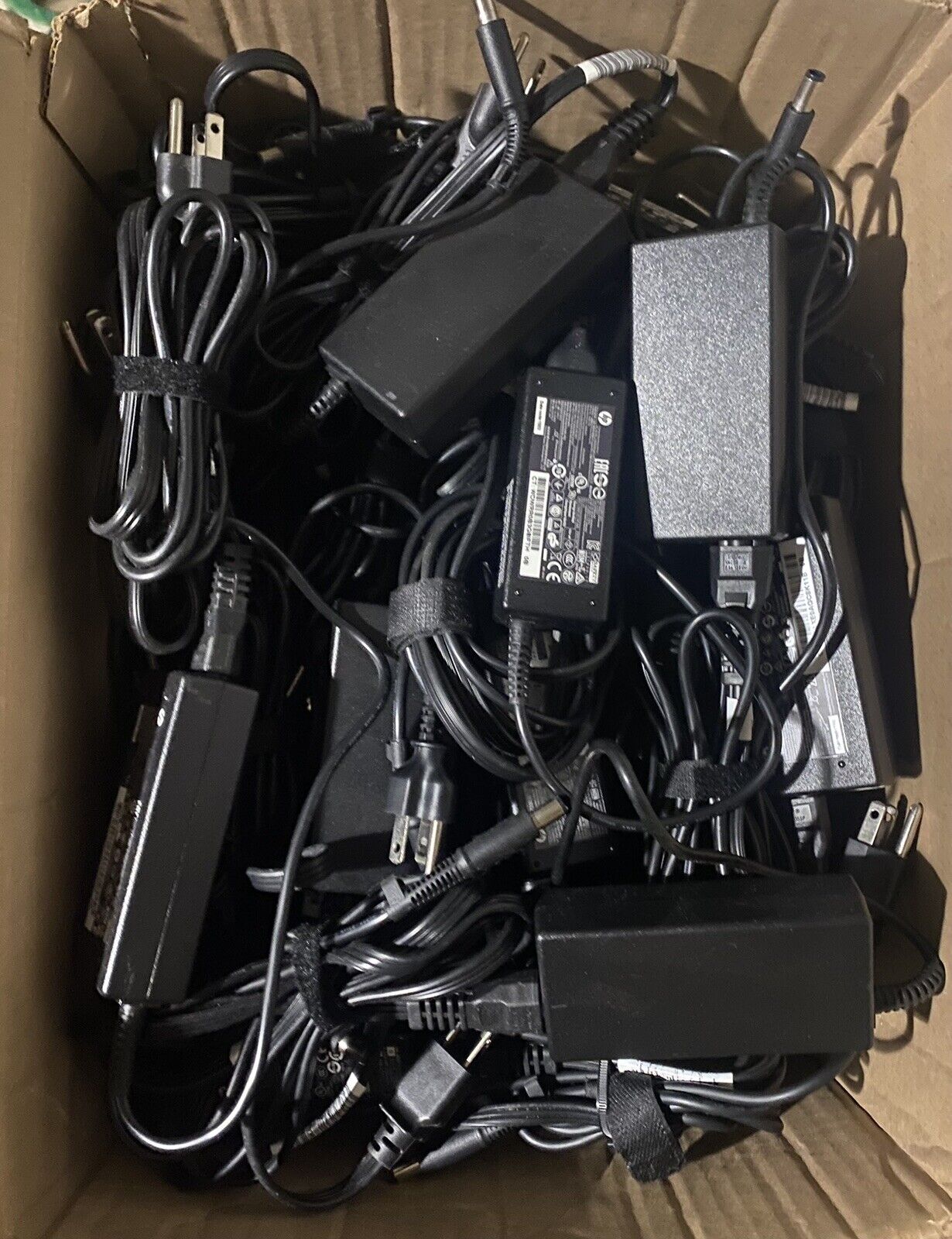 Lot Of (33) Misc Untested Dell & Hp Laptop Chargers - Majority Are Hp 65w