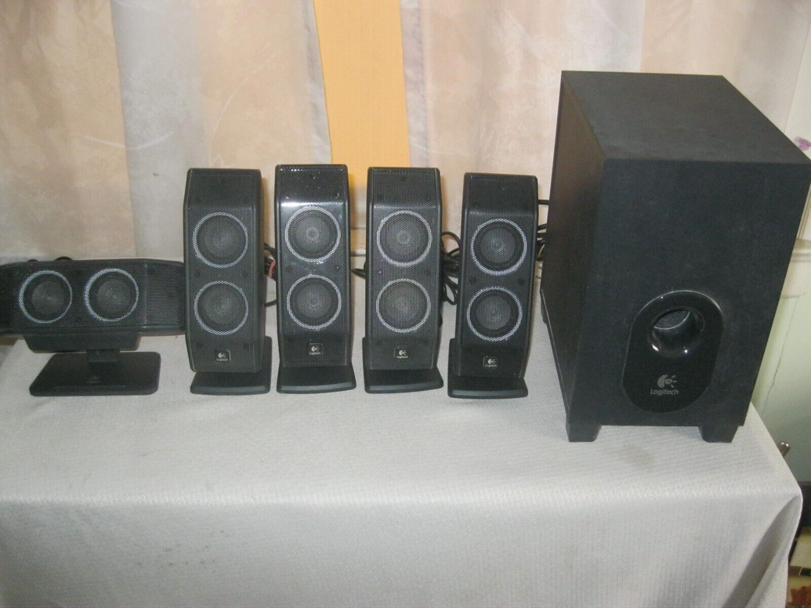 LOGITECH X-540 5.1 Surround Sound Speaker System W/ Subwoofer Set