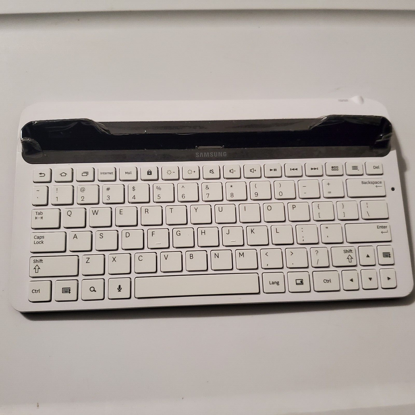 Samsung Keyboard Dock For Galaxy Tab 10.1White Model EKD-K14AWEBXAR Brand New