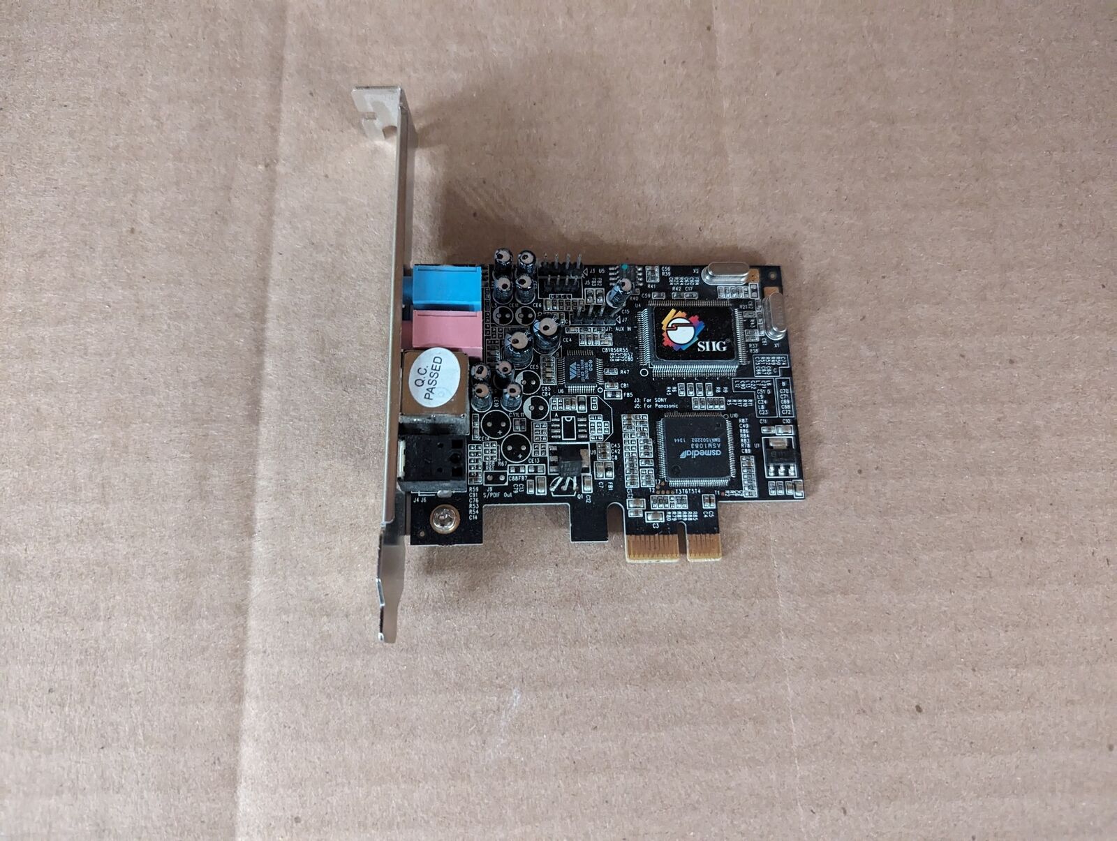 SIIG SOUNDWAVE 5.1 IC-510111-S2 PCI EXPRESS X1 SOUND CARD H2-1(7)